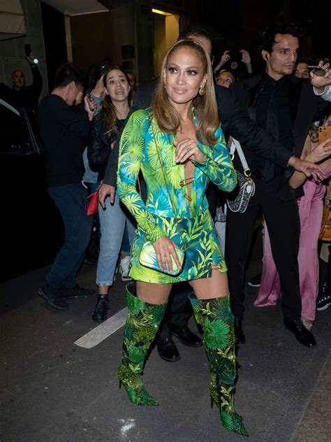 Vestito Versace JLo: la storia del jungle dress e Google Images